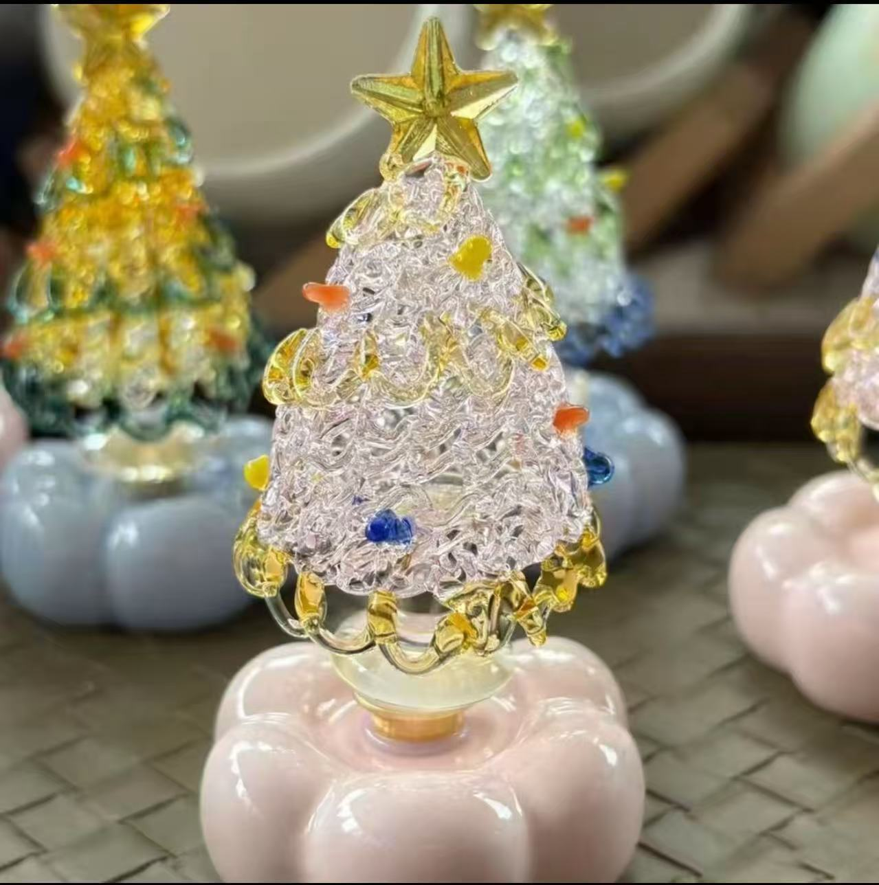 ๐
๐ฒGlowing Spinning Christmas Tree