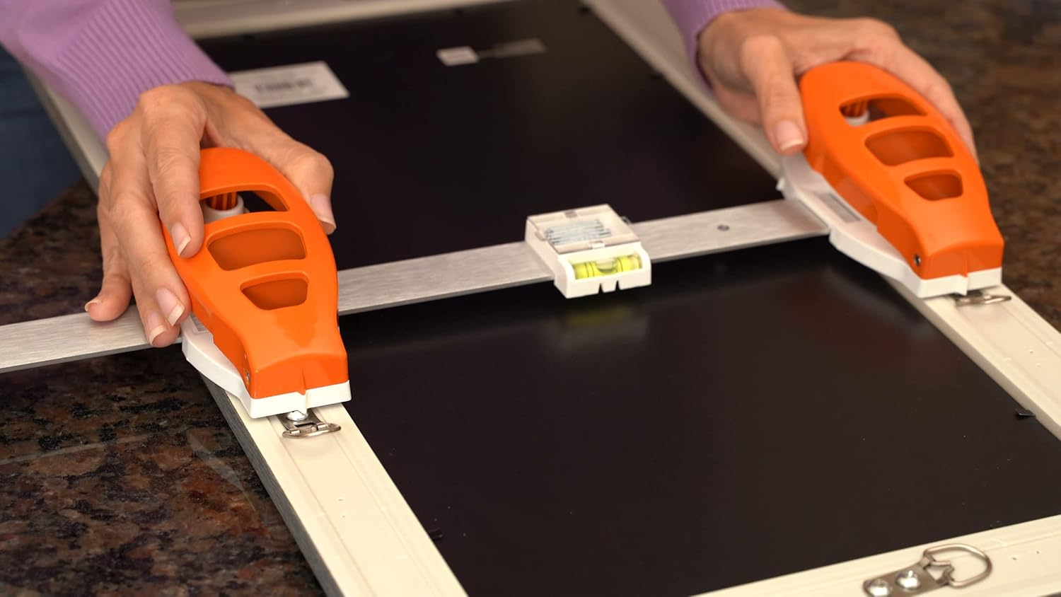 Balance Scale Picture Frame Hanging Tool