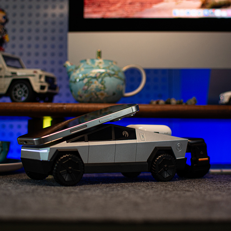 Armor King CyberDock 3-in-1 Wireless Charger + Car Model Ornament + Stand